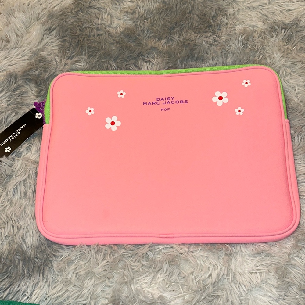 NEW Marc Jacobs Daisy Laptop Case